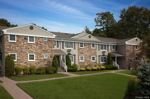 37 Elliot PL #37-3A, Smithtown, NY 11787