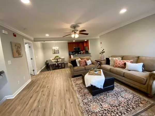 Farmingville, NY 11738,1402 Vista View DR #1402