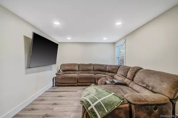 Port Jefferson Station, NY 11776,182 Crystal Brook Hollow RD