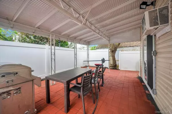 Elmont, NY 11003,1316 Standard AVE