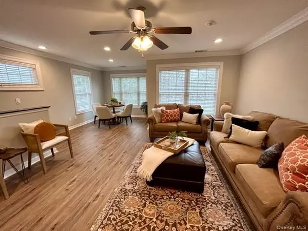 Farmingville, NY 11738,2002 Vista View DR #2002