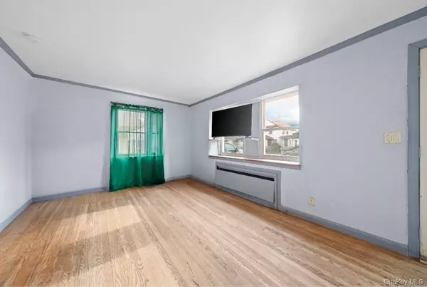 Hempstead, NY 11550,225 Windsor Pkwy