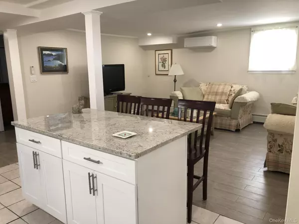 Long Beach, NY 11561,321 W Walnut ST #2