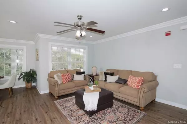 Farmingville, NY 11738,2404 Vista View DR #2404