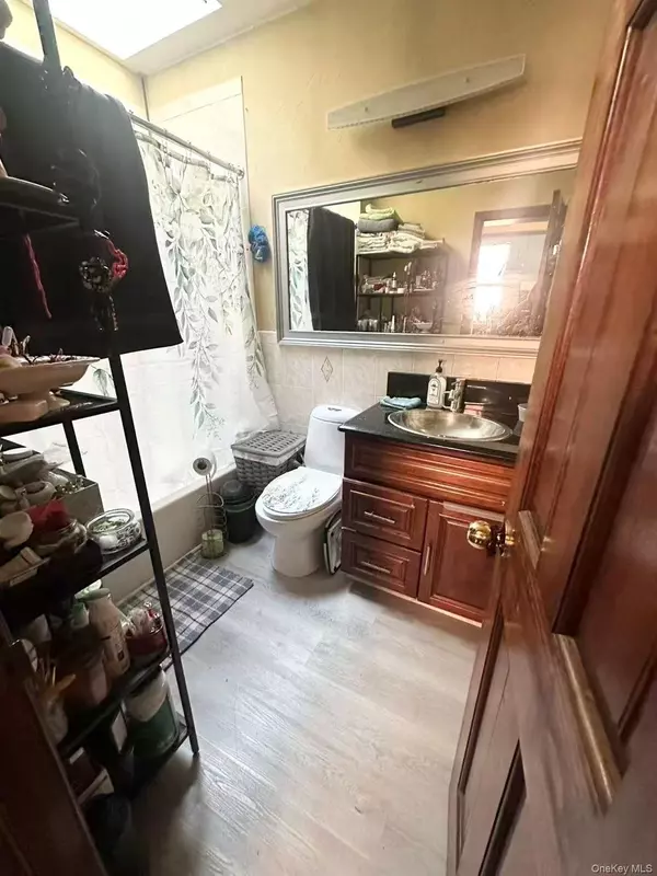 Corona, NY 11368,5622 Van Cleef ST