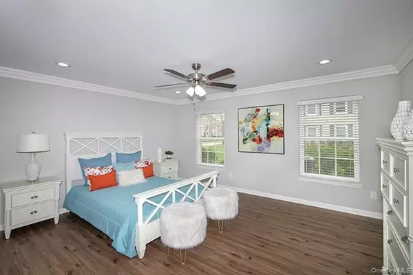 Holbrook, NY 11741,2007 Dolphin LN #2007