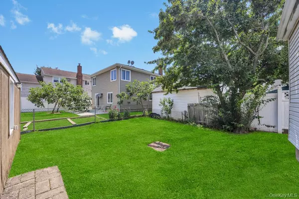 Merrick, NY 11566,10 Dorothy CT