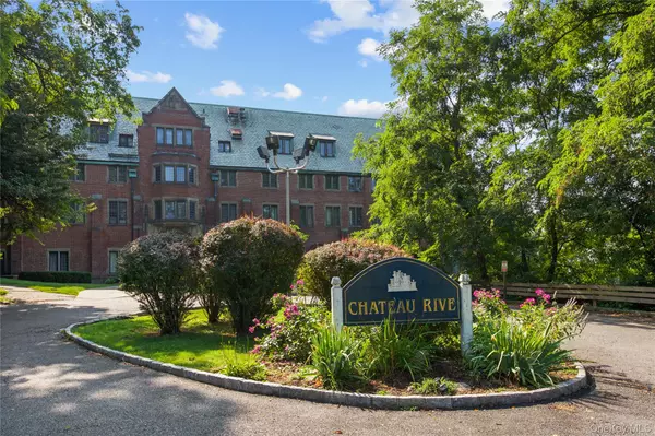 Peekskill, NY 10566,207 Chateau Rive ST #207