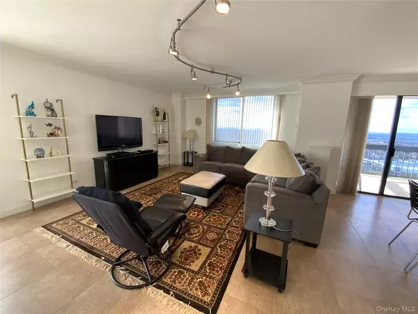 Floral Park, NY 11005,27010 Grand Central Pkwy #32O