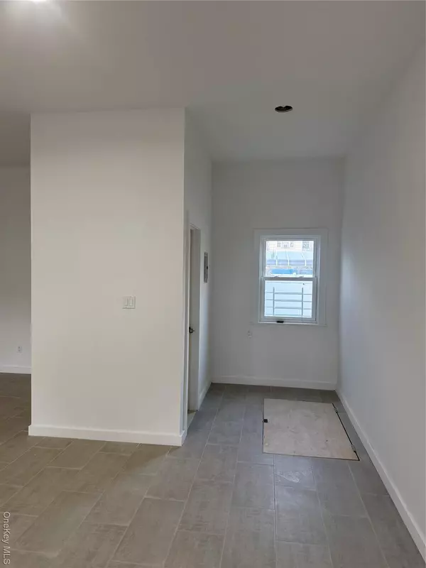 Yonkers, NY 10705,51 Lawrence ST