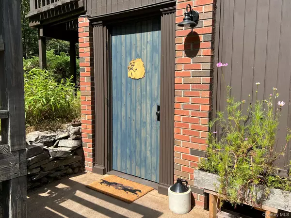 Woodstock, NY 12498,404 John Joy RD