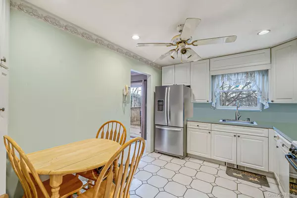 West Babylon, NY 11704,154A Woodrow Pkwy