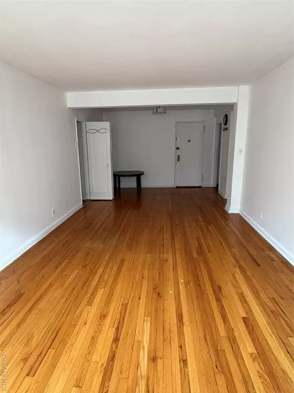 Bronx, NY 10462,2090 Barnes AVE #4D