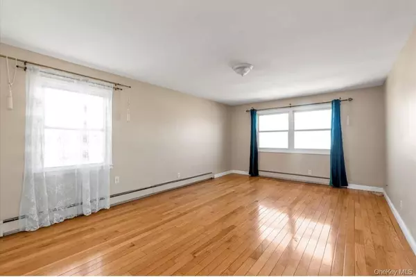 Springfield Gardens, NY 11413,14746 223rd ST