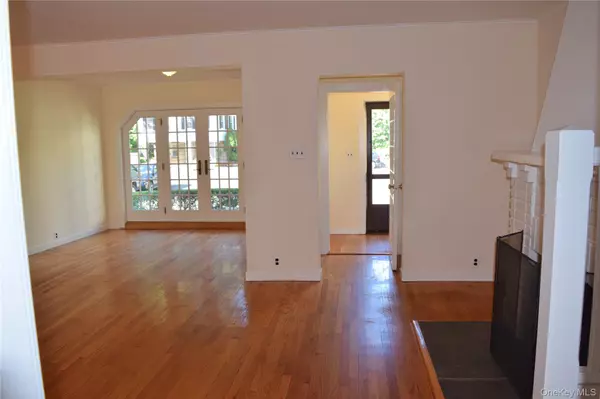 Bronxville, NY 10708,5 Prescott Square