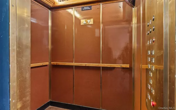 Hempstead, NY 11550,32 Cathedral AVE #6c