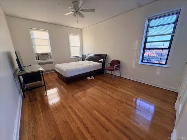 Elmhurst, NY 11373,4037 77 st #5F