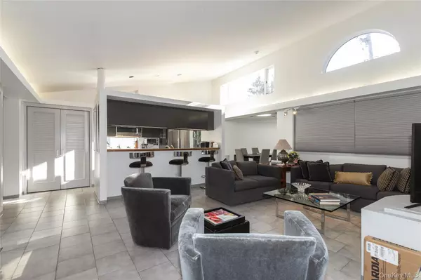 Great Neck, NY 11024,1 FRANKLIN RD