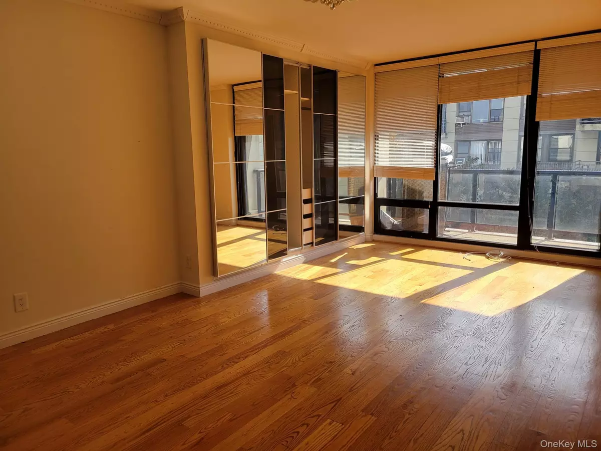 Rego Park, NY 11374,63-36 99th Street #6K
