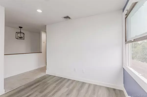 Kings Park, NY 11754,97 Rosewood RD