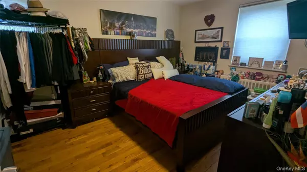 Great Neck, NY 11021,4 West Mill DR #1C