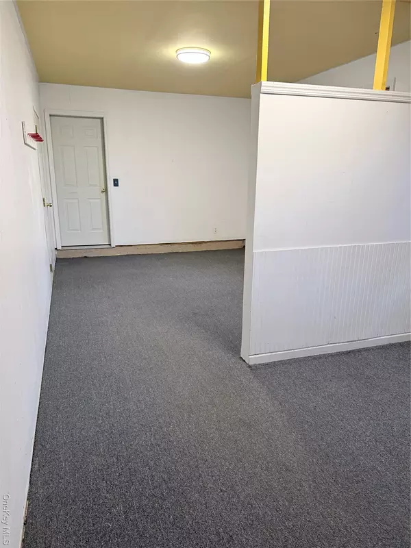 Pine Bush, NY 12566,1043 Roosa Gap RD