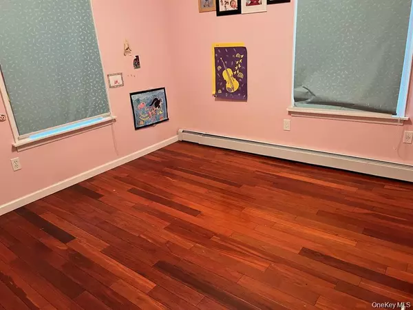 Great Neck, NY 11021,21 Nassau RD