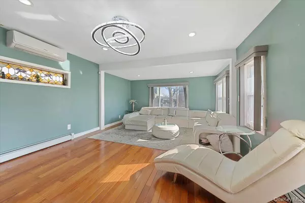 Saint Albans, NY 11412,120-44 192nd ST