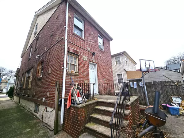 Hollis, NY 11423,100-15 202nd ST