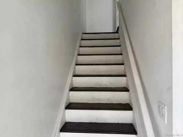 Far Rockaway, NY 11691,827 Hartman LN