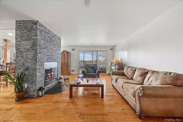 Warwick, NY 10990,3 Magnolia LN