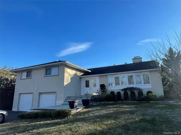 1 Peppermill RD, Roslyn, NY 11576