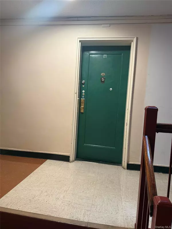 Elmhurst, NY 11372,33-25 81th ST #6E