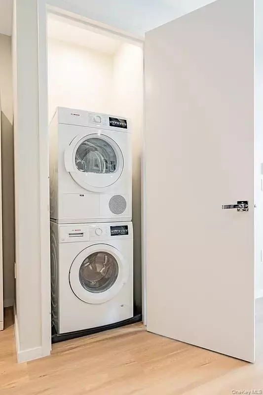 Sunnyside, NY 11104,45-07 45th ST #4A