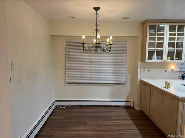 Syosset, NY 11791,23 Jerome RD