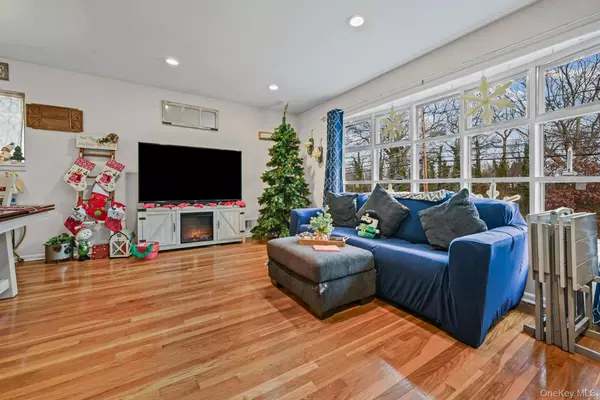 Farmingdale, NY 11735,149 Crestwood BLVD