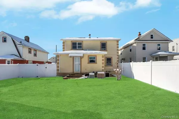 Mineola, NY 11501,296 Burkhard AVE