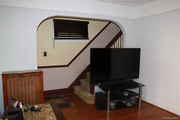 Queens Village, NY 11427,23015 88th AVE