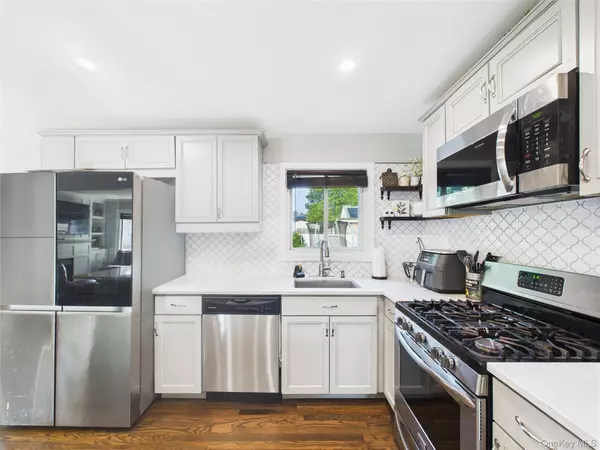 Lindenhurst, NY 11757,554 S 8th ST