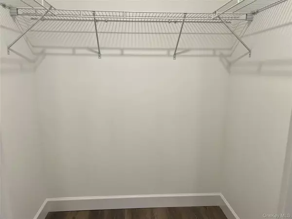 North Babylon, NY 11703,43 Springwood DR