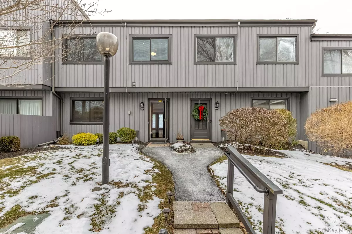 Poughkeepsie, NY 12603,1907 Magnolia WALK