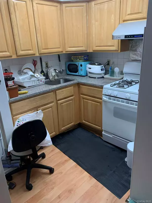 Flushing, NY 11354,140-40 34th AVE #4A