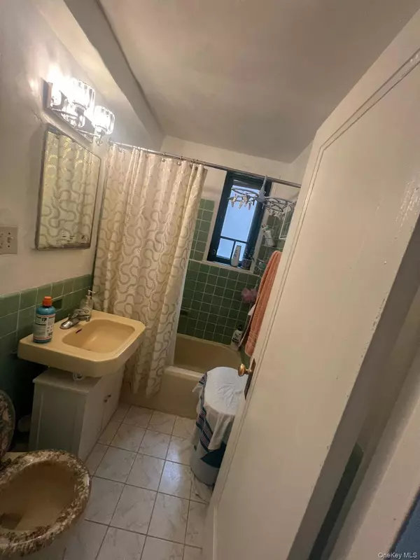 Bronx, NY 10462,1450 Parkchester RD #3H