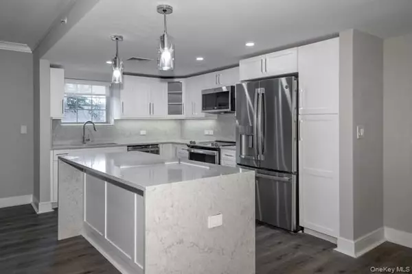 Glen Cove, NY 11542,100 Glen ST #N2220