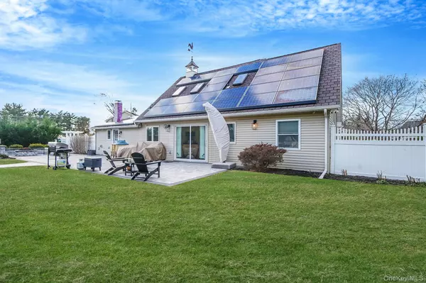 Stony Brook, NY 11790,10 Pickwick CT