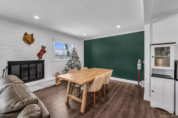 Centereach, NY 11720,34 W Court DR