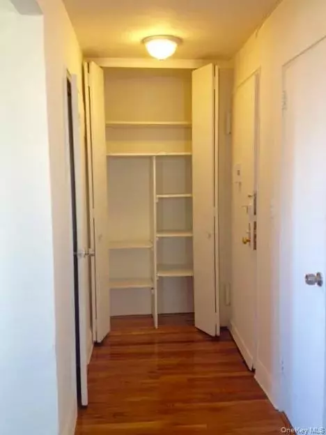 Bronx, NY 10462,1332 Metropolitan AVE #0