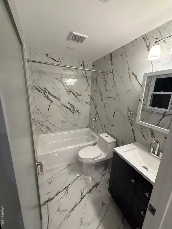 Queens Village, NY 11429,107-13 220th ST