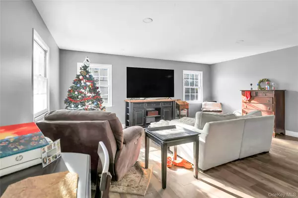 Stony Brook, NY 11790,11 Seward Ln