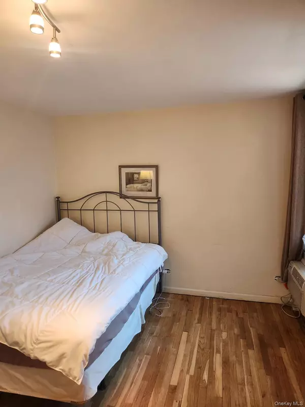 Briarwood, NY 11435,139-15 83rd AVE #330